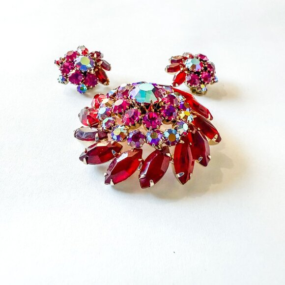 Weiss Red Aurora Borealis Pink Rhinestone Brooch & Clip-On Earrings - Picture 3 of 9